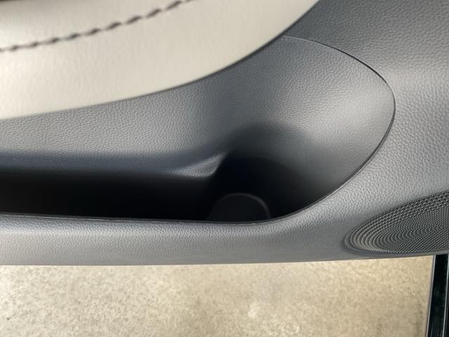 フィット e:HEVホーム ・当社デモカー・前後ドラレコ装着車 前後誤発進抑制機能 クリソナ 助手席エアバッグ 運転席エアバッグ 1オナ シートヒーター アイドリングストップ 禁煙 LEDライト バックカメラ ABS DVD再生(39枚目)