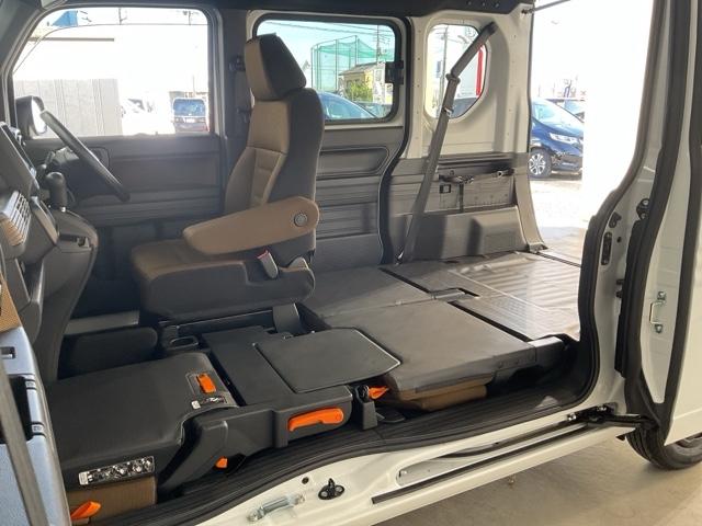 Ｎ－ＶＡＮ ファンスタイル＋ネイチャー　・当社デモカー・前後ドラレコ装着車　ＬＥＤライト　両側スライド　禁煙車　リアカメラ　衝突軽減ブレーキ　クリアランスソナー　エアコン　ＶＳＡ　スマートキー　クルーズコントロール　運転席エアバッグ　ＥＴＣ（22枚目）