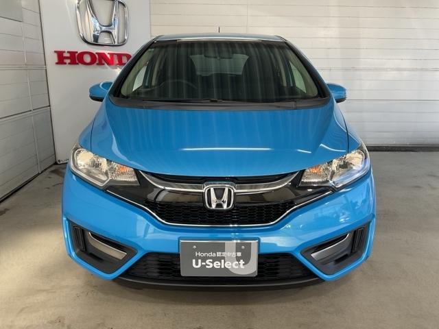 フィットハイブリッド Ｆパッケージ　・オールシーズンタイヤ装着車　盗難警報装置　ワンオ－ナ－車　ＡＵＴＯエアコン　助手席エアバック　禁煙　ＥＣＯＮ　リヤカメラ　ＡＢＳ付　横滑り防止システム　キーレスエントリー　運転席エアバック　ワンセグ（2枚目）