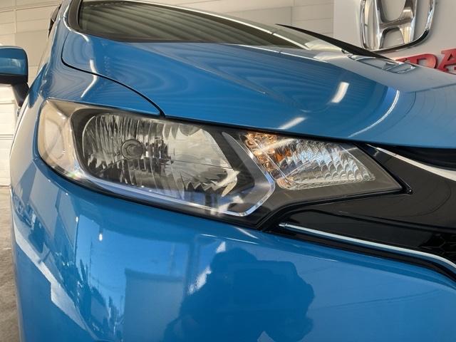 フィットハイブリッド Ｆパッケージ　・オールシーズンタイヤ装着車　盗難警報装置　ワンオ－ナ－車　ＡＵＴＯエアコン　助手席エアバック　禁煙　ＥＣＯＮ　リヤカメラ　ＡＢＳ付　横滑り防止システム　キーレスエントリー　運転席エアバック　ワンセグ（10枚目）