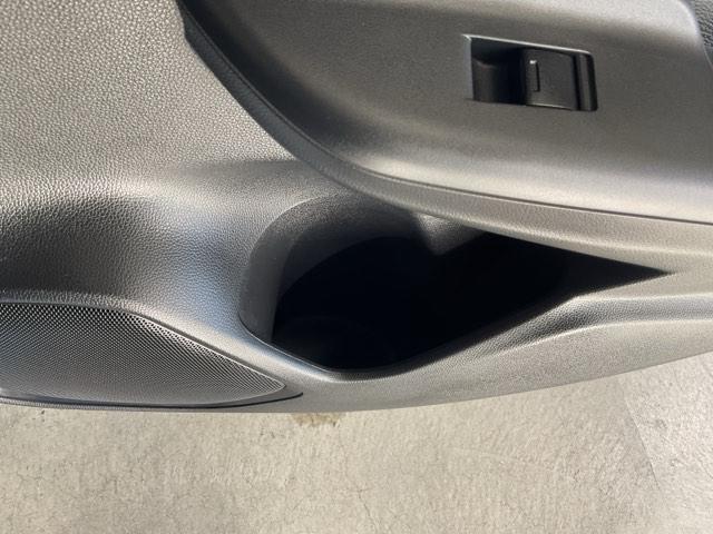 フィットハイブリッド Ｆパッケージ　・オールシーズンタイヤ装着車　盗難警報装置　ワンオ－ナ－車　ＡＵＴＯエアコン　助手席エアバック　禁煙　ＥＣＯＮ　リヤカメラ　ＡＢＳ付　横滑り防止システム　キーレスエントリー　運転席エアバック　ワンセグ（33枚目）