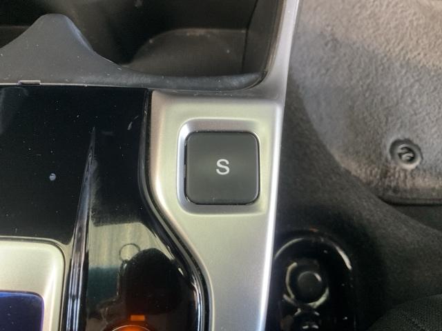 フィットハイブリッド Ｆパッケージ　・オールシーズンタイヤ装着車　盗難警報装置　ワンオ－ナ－車　ＡＵＴＯエアコン　助手席エアバック　禁煙　ＥＣＯＮ　リヤカメラ　ＡＢＳ付　横滑り防止システム　キーレスエントリー　運転席エアバック　ワンセグ（35枚目）