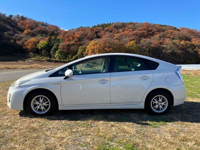 プリウス G ETC オートクルーズコントロール バックカメラ ナビ アルミホイール CVT スマートキー アイドリングストップ 電動格納ミラー 盗難防止システム ベンチシート CD 衝突安全ボディ ABS ESC(14枚目)