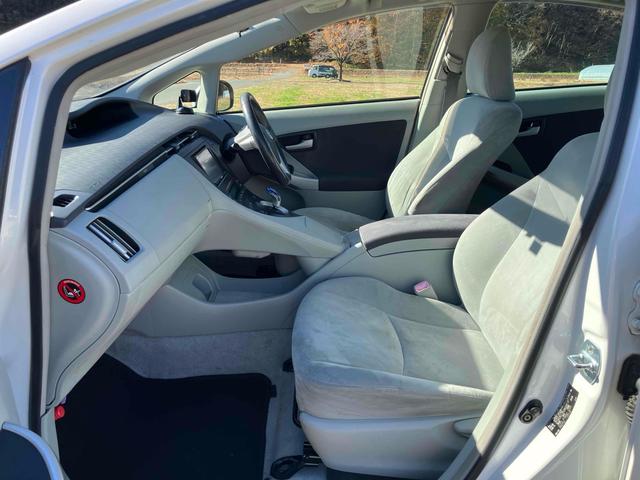 プリウス G ETC オートクルーズコントロール バックカメラ ナビ アルミホイール CVT スマートキー アイドリングストップ 電動格納ミラー 盗難防止システム ベンチシート CD 衝突安全ボディ ABS ESC(28枚目)