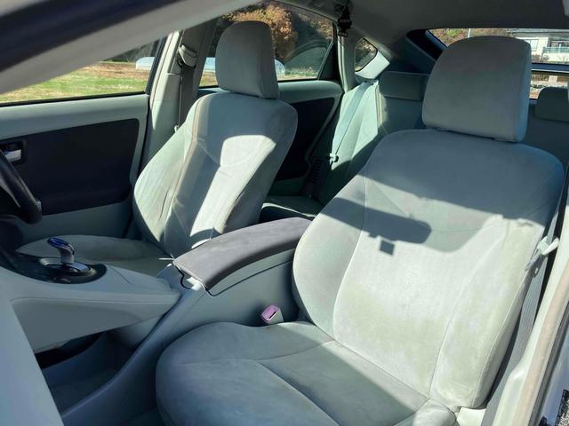 プリウス G ETC オートクルーズコントロール バックカメラ ナビ アルミホイール CVT スマートキー アイドリングストップ 電動格納ミラー 盗難防止システム ベンチシート CD 衝突安全ボディ ABS ESC(29枚目)