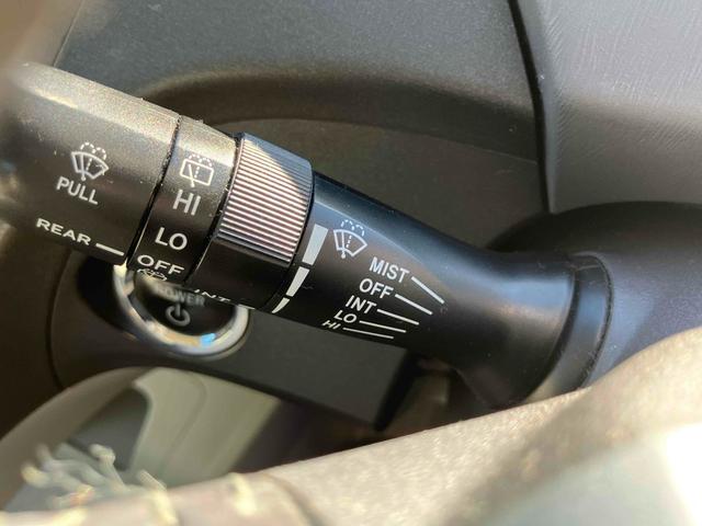 プリウス G ETC オートクルーズコントロール バックカメラ ナビ アルミホイール CVT スマートキー アイドリングストップ 電動格納ミラー 盗難防止システム ベンチシート CD 衝突安全ボディ ABS ESC(42枚目)