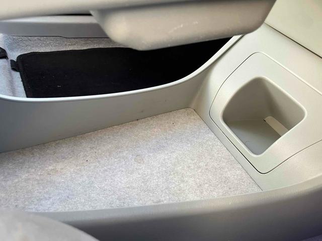 プリウス G ETC オートクルーズコントロール バックカメラ ナビ アルミホイール CVT スマートキー アイドリングストップ 電動格納ミラー 盗難防止システム ベンチシート CD 衝突安全ボディ ABS ESC(52枚目)