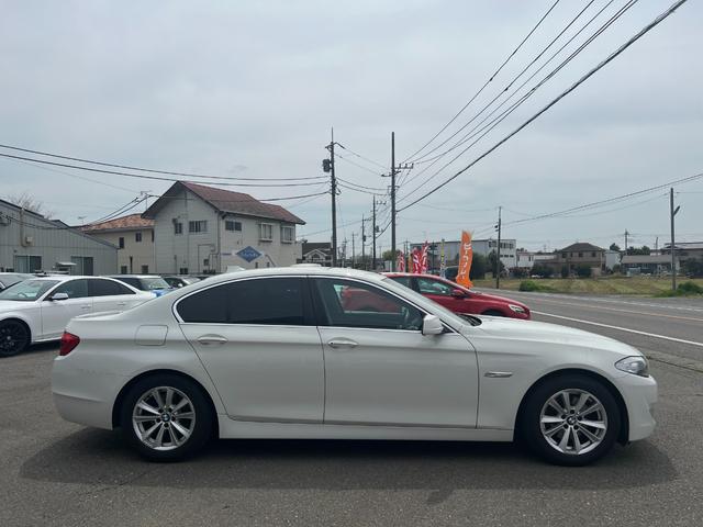 ５２３ｉ　ハイラインパッケージ　ユーザ買い取り車　黒本革パワーシート　ヒーター　ナビ　Ｂカメラ　　ＥＴＣ　純正ＡＷ(8枚目)