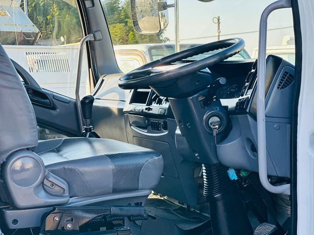 フォワード ３．６ｔダンプ　ＳｈｉｎＭａｙｗａダンプ　ターボ　６速マニュアル　左電動格納ミラー　コボレーン　走行距離７６２３０ＫＭ（6枚目）