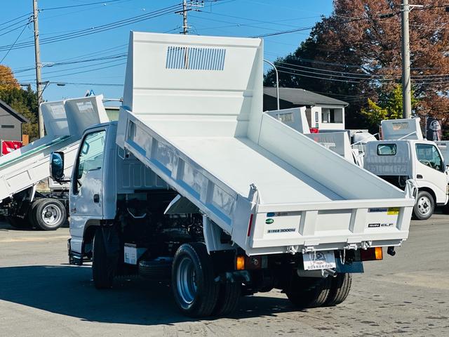エルフトラック 3tダンプ ShinMaywaダンプ 4.8CommonRail アイドリングストップ クラッチフリー付 左電動格納ミラー 5速マニュアル(4枚目)