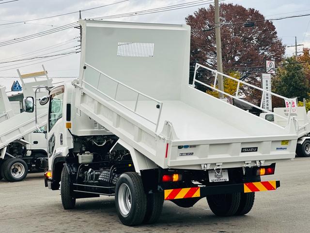 フォワード ３．８５ｔ　ダンプ　ＳｈｉｎＭａｙｗａ　ダンプ　ターボ　６速マニュアル　左電動格納ミラー　電動コボレーン　ロックピン×２　走行距離１１２０９５ＫＭ（4枚目）