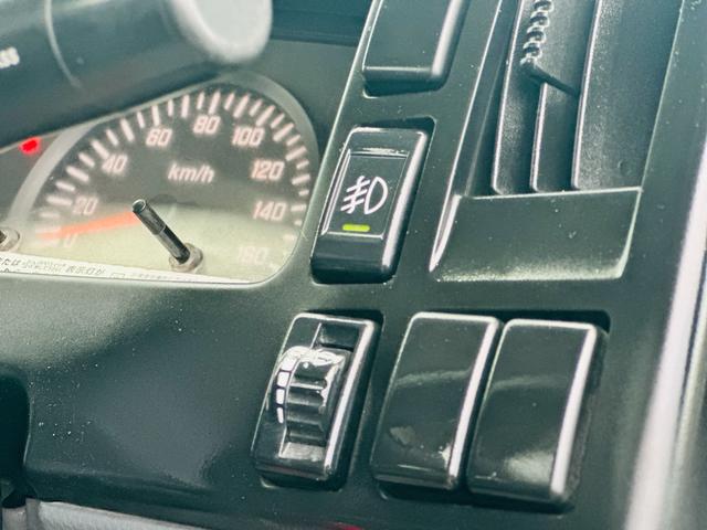 フォワード ３．８５ｔ　ダンプ　ＳｈｉｎＭａｙｗａ　ダンプ　ターボ　６速マニュアル　左電動格納ミラー　電動コボレーン　ロックピン×２　走行距離１１２０９５ＫＭ（11枚目）