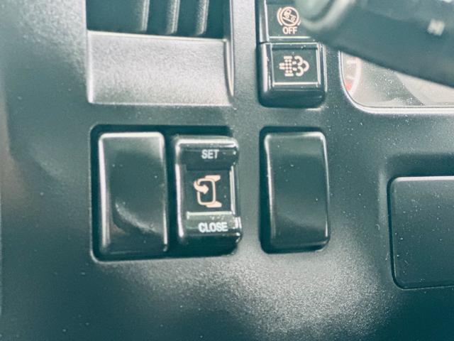 フォワード ３．８５ｔ　ダンプ　ＳｈｉｎＭａｙｗａ　ダンプ　ターボ　６速マニュアル　左電動格納ミラー　電動コボレーン　ロックピン×２　走行距離１１２０９５ＫＭ（13枚目）