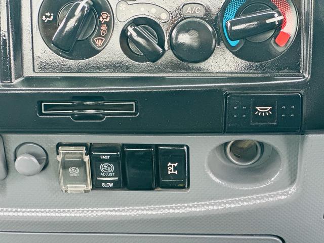 フォワード ３．８５ｔ　ダンプ　ＳｈｉｎＭａｙｗａ　ダンプ　ターボ　６速マニュアル　左電動格納ミラー　電動コボレーン　ロックピン×２　走行距離１１２０９５ＫＭ（15枚目）