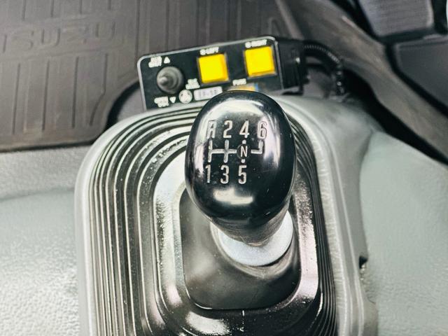 フォワード ３．８５ｔ　ダンプ　ＳｈｉｎＭａｙｗａ　ダンプ　ターボ　６速マニュアル　左電動格納ミラー　電動コボレーン　ロックピン×２　走行距離１１２０９５ＫＭ（16枚目）