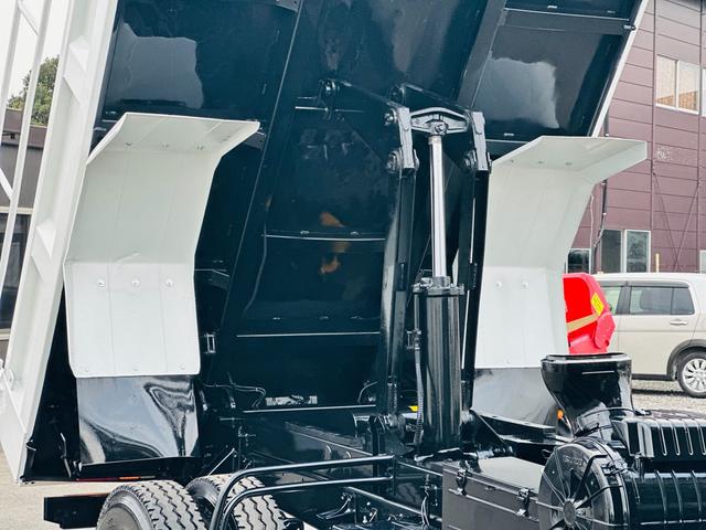 フォワード ３．８５ｔ　ダンプ　ＳｈｉｎＭａｙｗａ　ダンプ　ターボ　６速マニュアル　左電動格納ミラー　電動コボレーン　ロックピン×２　走行距離１１２０９５ＫＭ（30枚目）