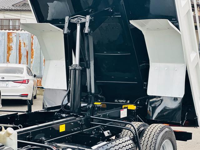 フォワード ３．８５ｔ　ダンプ　ＳｈｉｎＭａｙｗａ　ダンプ　ターボ　６速マニュアル　左電動格納ミラー　電動コボレーン　ロックピン×２　走行距離１１２０９５ＫＭ（31枚目）