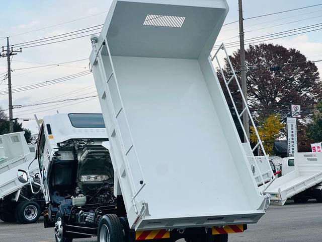 フォワード ３．８５ｔ　ダンプ　ＳｈｉｎＭａｙｗａ　ダンプ　ターボ　６速マニュアル　左電動格納ミラー　電動コボレーン　ロックピン×２　走行距離１１２０９５ＫＭ（35枚目）