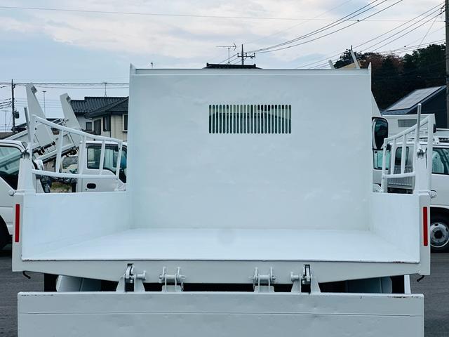 フォワード ３．８５ｔ　ダンプ　ＳｈｉｎＭａｙｗａ　ダンプ　ターボ　６速マニュアル　左電動格納ミラー　電動コボレーン　ロックピン×２　走行距離１１２０９５ＫＭ（36枚目）