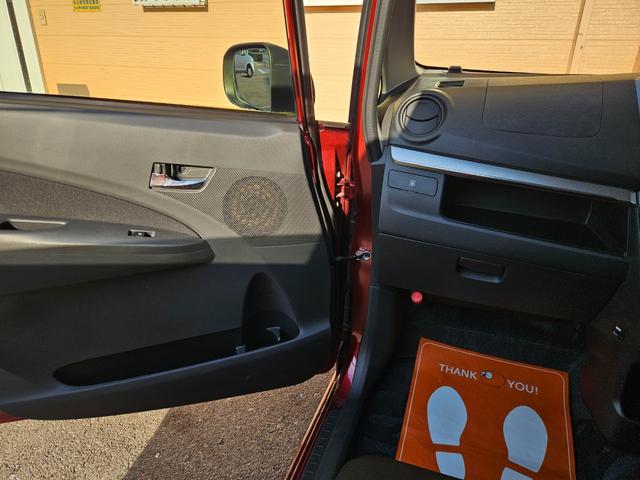 ステラ カスタムＲＳ　スマートアシスト　タ－ボ／衝突軽減ブレ‐キ／ＥＴＣ／ナビ・ＴＶ／Ｂｌｕｅｔｏｏｔｈ／オ‐トエアコン／プッシュスタ‐ト／スマ‐トキ‐／電動格納ミラ‐／タイミングチェ‐ン／ドアバイザ‐／ＩＳＯＦＩＸ（35枚目）