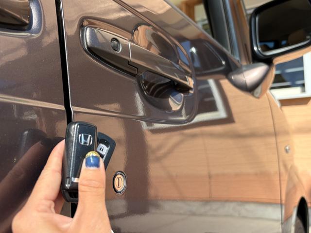 Ｎ－ＢＯＸ Ｇ・Ｌパッケージ　パワ－スライドドア／バックカメラ／ナビ・ＴＶ／オ－トエアコン／プッシュスタ－ト／スマ－トキ－・スペアキ－付／社外アルミホイ－ル／ドアバイザ－／タイミングチェ－ン／ＩＳＯＦＩＸ（7枚目）