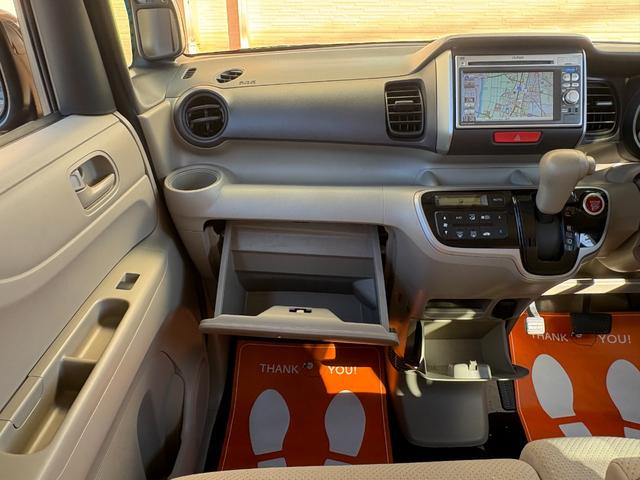 Ｎ－ＢＯＸ Ｇ・Ｌパッケージ　パワ－スライドドア／バックカメラ／ナビ・ＴＶ／オ－トエアコン／プッシュスタ－ト／スマ－トキ－・スペアキ－付／社外アルミホイ－ル／ドアバイザ－／タイミングチェ－ン／ＩＳＯＦＩＸ（46枚目）