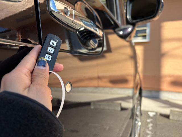 N-BOXカスタム G・Lパッケージ パワ-スライドドア/ナビ・TV/Bluetooth/オ-トエアコン/プッシュスタ-ト/スマ-トキ-/電動格納ミラ-/ドアバイザ-/タイミングチェ-ン/ISOFIX(8枚目)