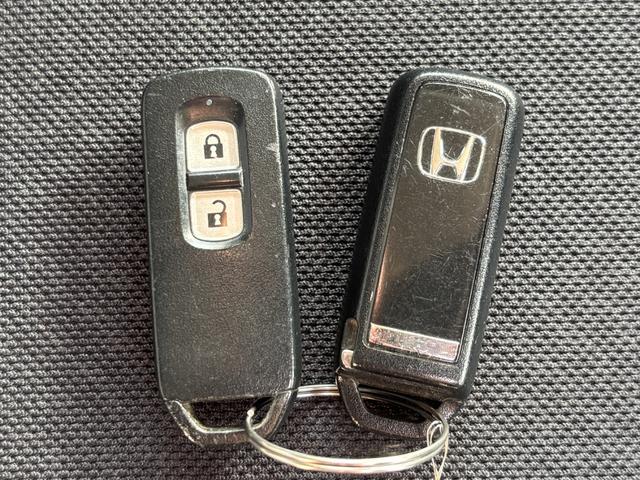 Ｎ－ＢＯＸカスタム Ｇ　両側スライド／オ－トライト／社外アルミホイ－ル／プッシュスタ－ト／スマ－トキ－／ＣＤ再生／ＡＵＸ入力／電動格納ミラ－／アイドリングストップ／ドアバイザ－／タイミングチェ－ン／ＩＳＯＦＩＸ（28枚目）