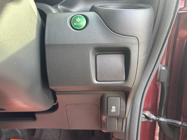 Ｎ－ＢＯＸカスタム Ｇ　両側スライド／オ－トライト／社外アルミホイ－ル／プッシュスタ－ト／スマ－トキ－／ＣＤ再生／ＡＵＸ入力／電動格納ミラ－／アイドリングストップ／ドアバイザ－／タイミングチェ－ン／ＩＳＯＦＩＸ（29枚目）