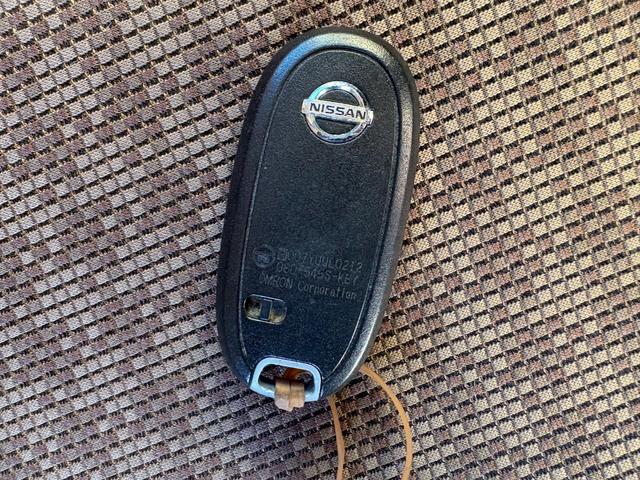 �X�}�[�g�L�[�Ȃ̂Ō��̊J���߁A�G���W���n���͌��������Ȃ��Ăn�j�􂱂�����|�P�b�g�ɓ���Ă��������ł���