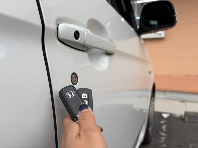 N-ONE スタンダード・ローダウン 衝突軽減ブレ-キ/ロ-ダウン/ETC/オ-トエアコン/プッシュスタ-ト/スマ-トキ-・スペアキ-付/アイドリングストップ/電動格納ミラ-/ドアバイザ-/タイミングチェ-ン/ISOFIX(9枚目)