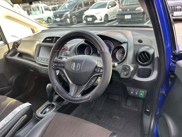 フィットハイブリッド ＸＨセレクション　ファインスタイル　ナビＢカメラＥＴＣ　走行距離８０，８１６キロ（11枚目）