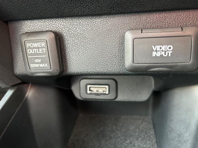 フィットハイブリッド ＸＨセレクション　ファインスタイル　ナビＢカメラＥＴＣ　走行距離８０，８１６キロ（18枚目）