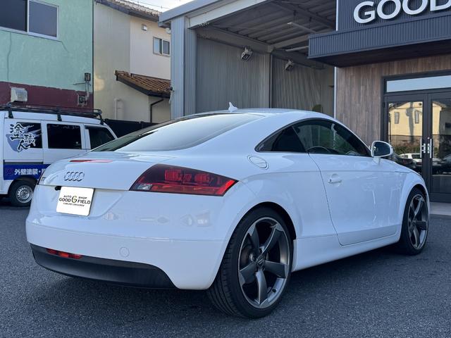 TTクーペ 2.0TFSI 本革シート/19インチAW/電動格納式リアスポイラー/バイキセノンヘッドライト(6枚目)