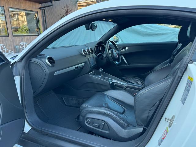 TTクーペ 2.0TFSI 本革シート/19インチAW/電動格納式リアスポイラー/バイキセノンヘッドライト(32枚目)