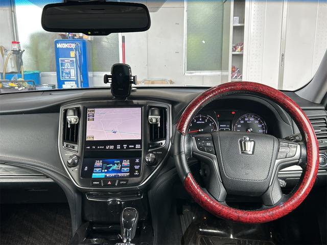 クラウン アスリートＳ　ＥＴＣ　オートクルーズコントロール　バックカメラ　ナビ　アルミホイール　オートライト　ＨＩＤ　サンルーフ　ＡＴ　スマートキー　電動格納ミラー　盗難防止システム　パワーシート　ＣＤ　ＵＳＢ（3枚目）