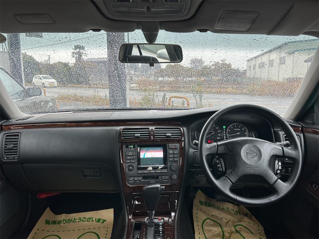 シーマ ３０ＴＲ　オートクルーズコントロール　ナビ　社外１９ＡＷ　オートライト　ＡＴ　キーレスエントリー　電動格納ミラー　ターボ　パワーシート　カセット　ＡＢＳ　エアコン　パワーステアリング　パワーウィンドウ（2枚目）