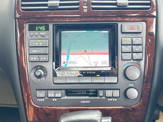 シーマ ３０ＴＲ　オートクルーズコントロール　ナビ　社外１９ＡＷ　オートライト　ＡＴ　キーレスエントリー　電動格納ミラー　ターボ　パワーシート　カセット　ＡＢＳ　エアコン　パワーステアリング　パワーウィンドウ（3枚目）