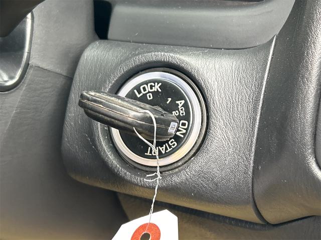 シーマ ３０ＴＲ　オートクルーズコントロール　ナビ　社外１９ＡＷ　オートライト　ＡＴ　キーレスエントリー　電動格納ミラー　ターボ　パワーシート　カセット　ＡＢＳ　エアコン　パワーステアリング　パワーウィンドウ（5枚目）