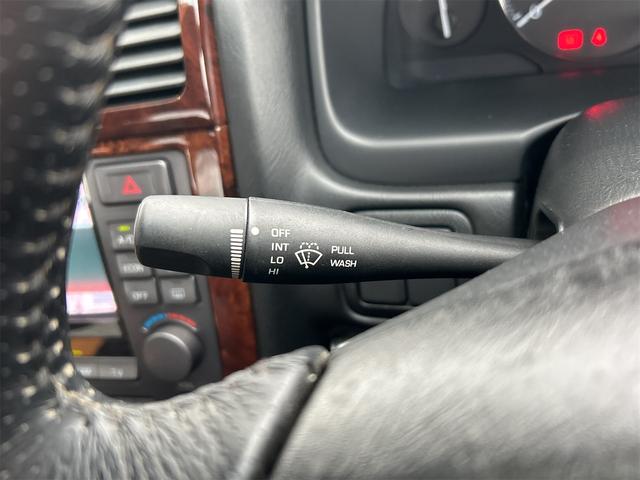 シーマ ３０ＴＲ　オートクルーズコントロール　ナビ　社外１９ＡＷ　オートライト　ＡＴ　キーレスエントリー　電動格納ミラー　ターボ　パワーシート　カセット　ＡＢＳ　エアコン　パワーステアリング　パワーウィンドウ（7枚目）