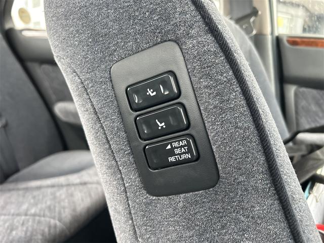 シーマ ３０ＴＲ　オートクルーズコントロール　ナビ　社外１９ＡＷ　オートライト　ＡＴ　キーレスエントリー　電動格納ミラー　ターボ　パワーシート　カセット　ＡＢＳ　エアコン　パワーステアリング　パワーウィンドウ（10枚目）