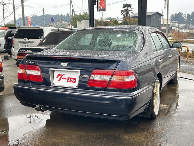 シーマ ３０ＴＲ　オートクルーズコントロール　ナビ　社外１９ＡＷ　オートライト　ＡＴ　キーレスエントリー　電動格納ミラー　ターボ　パワーシート　カセット　ＡＢＳ　エアコン　パワーステアリング　パワーウィンドウ（19枚目）