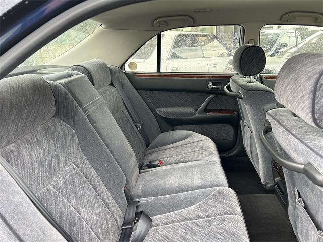 シーマ ３０ＴＲ　オートクルーズコントロール　ナビ　社外１９ＡＷ　オートライト　ＡＴ　キーレスエントリー　電動格納ミラー　ターボ　パワーシート　カセット　ＡＢＳ　エアコン　パワーステアリング　パワーウィンドウ（25枚目）