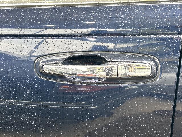 シーマ ３０ＴＲ　オートクルーズコントロール　ナビ　社外１９ＡＷ　オートライト　ＡＴ　キーレスエントリー　電動格納ミラー　ターボ　パワーシート　カセット　ＡＢＳ　エアコン　パワーステアリング　パワーウィンドウ（27枚目）