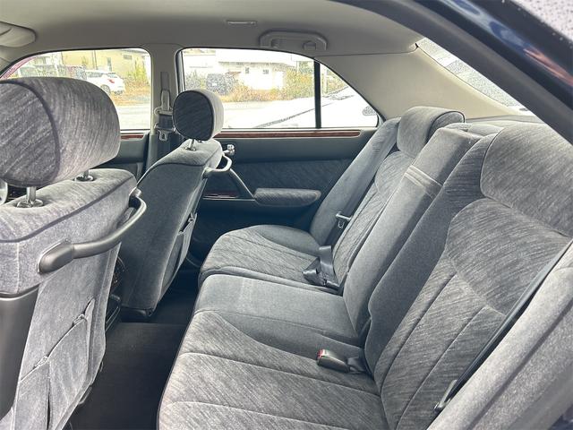 シーマ ３０ＴＲ　オートクルーズコントロール　ナビ　社外１９ＡＷ　オートライト　ＡＴ　キーレスエントリー　電動格納ミラー　ターボ　パワーシート　カセット　ＡＢＳ　エアコン　パワーステアリング　パワーウィンドウ（29枚目）