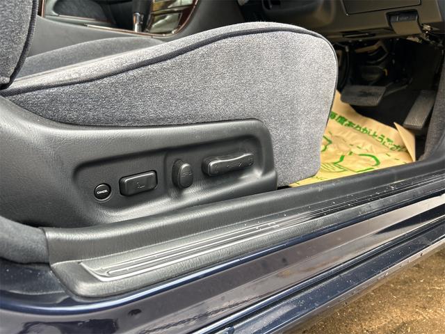 シーマ ３０ＴＲ　オートクルーズコントロール　ナビ　社外１９ＡＷ　オートライト　ＡＴ　キーレスエントリー　電動格納ミラー　ターボ　パワーシート　カセット　ＡＢＳ　エアコン　パワーステアリング　パワーウィンドウ（44枚目）