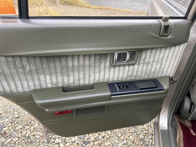 ローレル グランドエクストラ　ＡＴ　カセット　ラジオ　エアコン　フェンダーミラー　ＲＢ２０（27枚目）