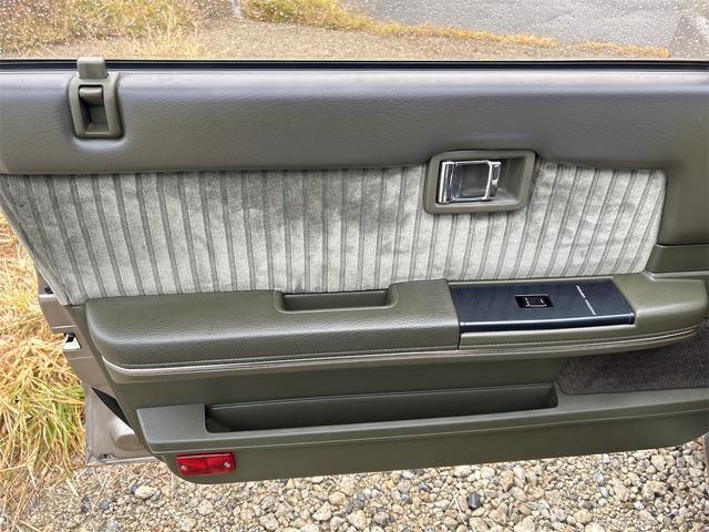 ローレル グランドエクストラ　ＡＴ　カセット　ラジオ　エアコン　フェンダーミラー　ＲＢ２０（29枚目）