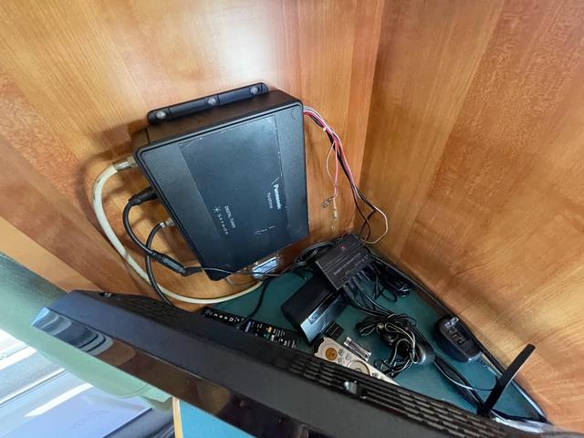 カムロード バンテック　ジル５２０　ＦＦヒーター　ガス式温水ボイラー　ガスコンロ　ソーラーパネル　ルーフベント　オーニング　電子レンジ　トイレ　リアクーラー　シンク　給水・排水タンク　ツインサブバッテリー　インバーター（44枚目）