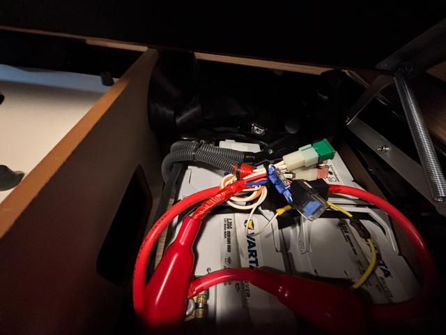 ハイエースワゴン アネックス　ファミリーワゴン　ＦＦヒーター　１５００Ｗインバーター　外部充電器　走行充電　フリップダウンモニター　リアヒーター　リアクーラー（44枚目）